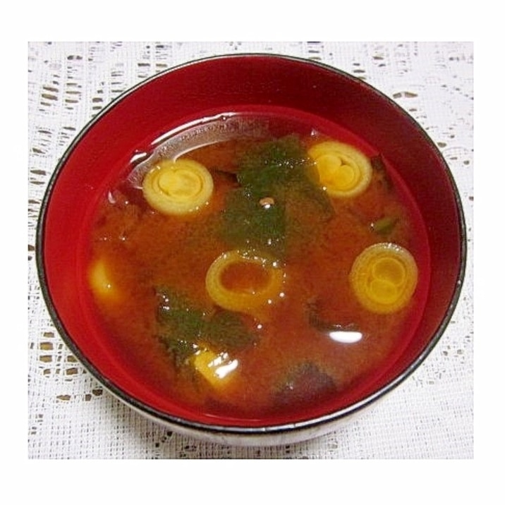 わかめとねぎの赤だし